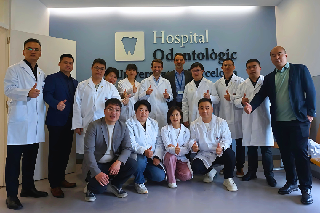 Profesionales de China se forman en el HOUB con el máster de periimplantología.