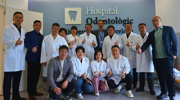 Profesionales de China se forman en el HOUB con el máster de periimplantología.